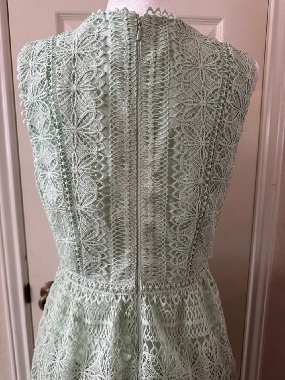 Gianni Bini Lace Dress Size 8 Mint Green Tiered Boho V-Neck - Picture 9 of 15